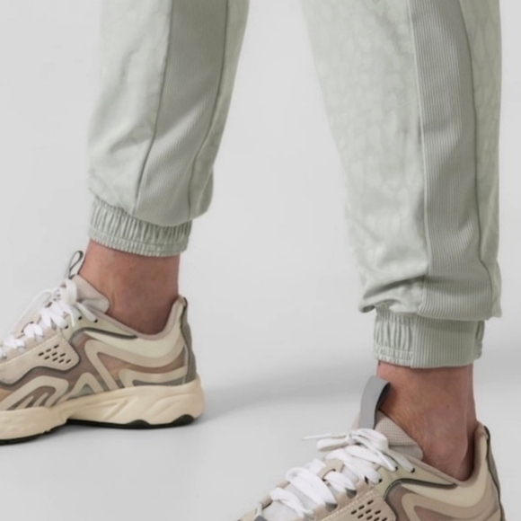 Athleta brooklyn fully Lined Textured Joggers pant Serpentine Coast Grey size.4 - Picture 8 of 12